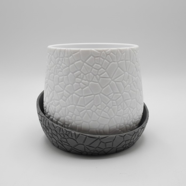 Maceta geométrica blanca
